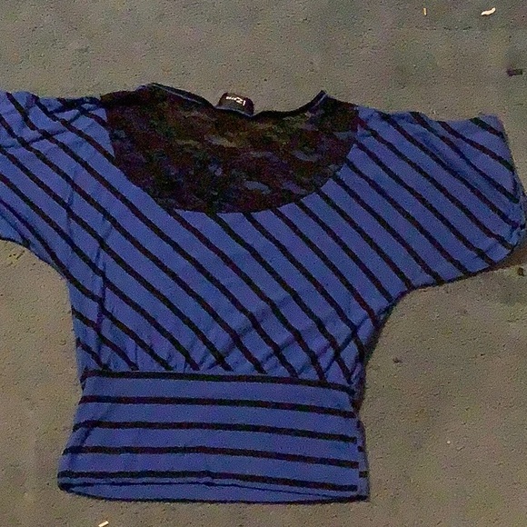 Iz byer shirt size small. - Picture 4 of 5